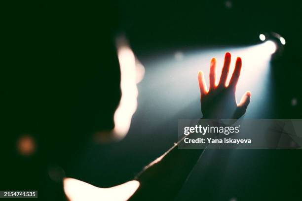 an encounter with the great unknown - ovni fotografías e imágenes de stock