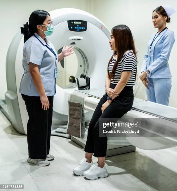 radiologist explaining ct scan examination procedure to female patient - medical technologist stock pictures, royalty-free photos & images