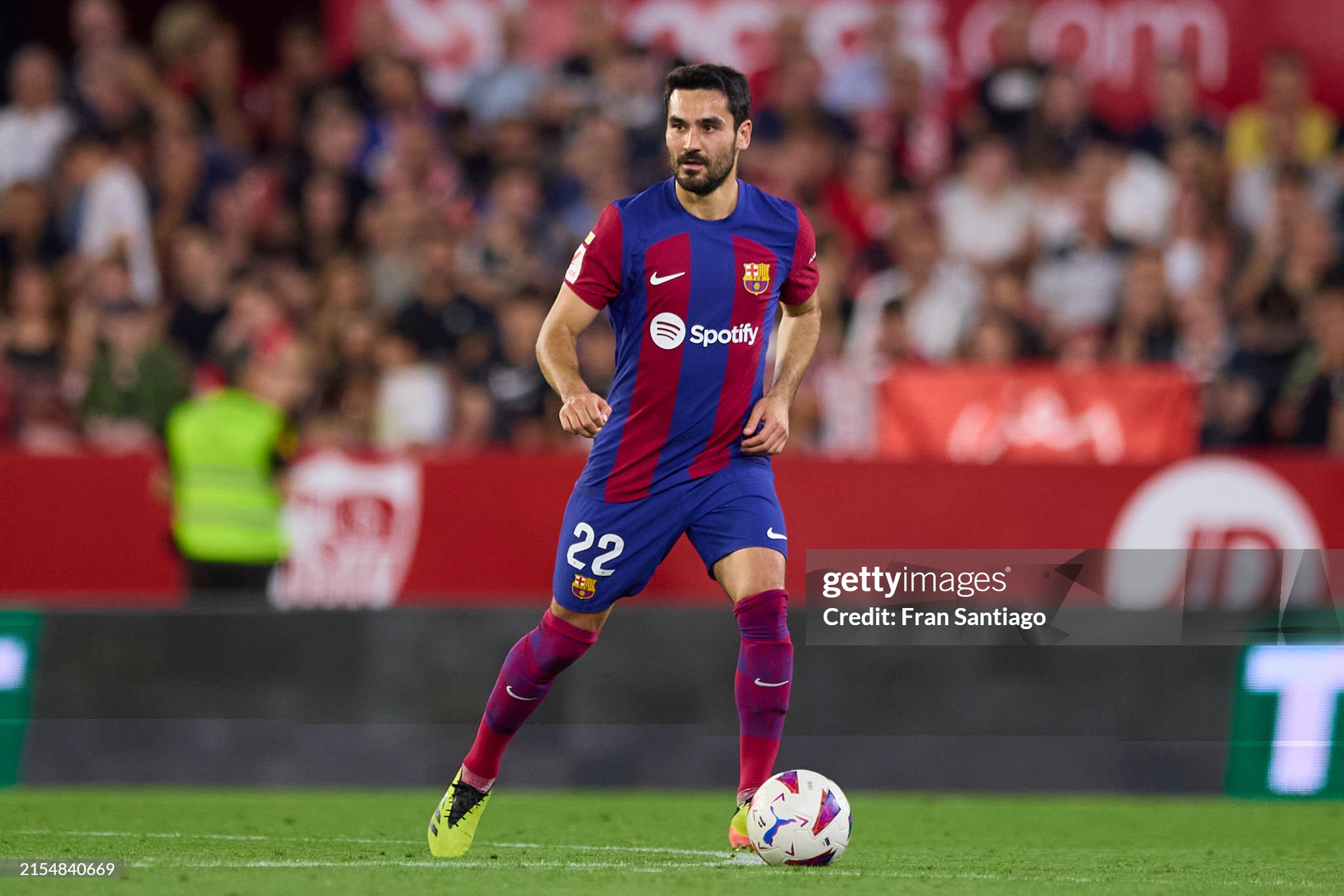 Fenerbahçe, led by José Mourinho, is considering a Barcelona star