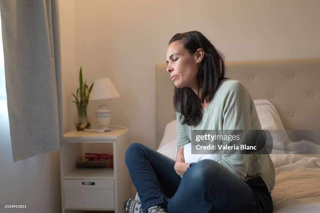 Woman with pain in the uterus and stomach