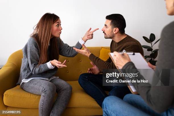 young couple having an argument during couples therapy, counseling. - eheberatung stock-fotos und bilder