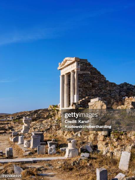temple of isis, delos archaeological site, unesco world heritage site, delos island, cyclades, greek islands, greece, europe - archäologie stock-fotos und bilder