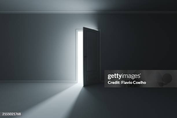 bright light coming from slightly open door - deur stockfoto's en -beelden