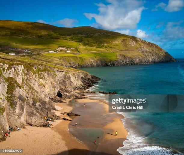 coumeenole beach, dingle peninsula, county kerry, ireland - slea head stock pictures, royalty-free photos & images