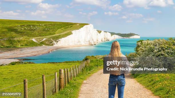 white cliffs of dover, england. - kent-sudeste-da-inglaterra - fotografias e filmes do acervo