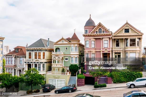 victorian houses at alamo square, san francisco, california, usa - san francisco fotografías e imágenes de stock