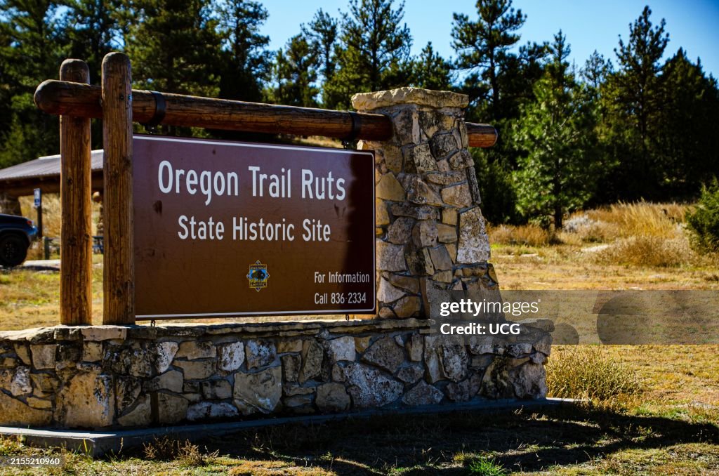 North America, USA, Wyoming, Guernsey, Oregon Trail Wagon Ruts site Sign