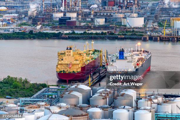natural gas tanker ships in port - tanker stockfoto's en -beelden