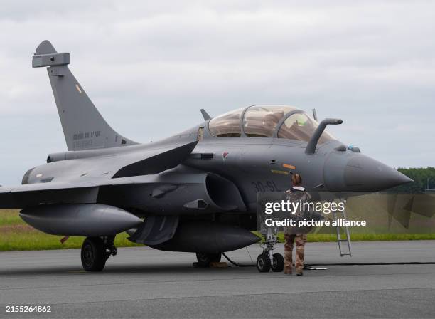 June 2024, Schleswig-Holstein, Jagel: A soldier checks a Rafale fighter jet during the NATO air force maneuver "Tiger Meet" on the airfield of...