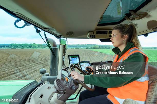 Tractor Using Gps 233 Gps Tractor Stock Photos, High-Res Pictures, and Images - Getty Images