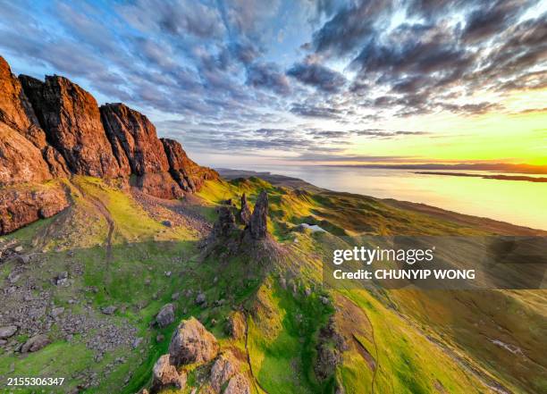 drone view over old man of storr, isle of skye, scotland - old man of storr stock-fotos und bilder