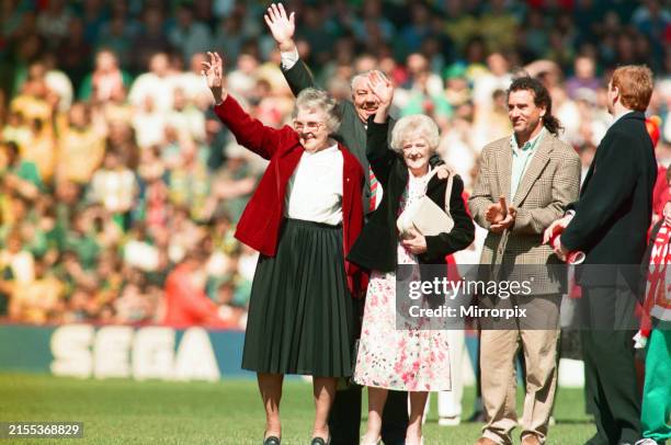 444 Liverpool Fc 1994 Photos & High Res Pictures Getty Images