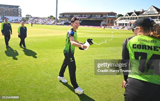 856 Issy Wong Stock Photos, High-Res Pictures, and Images - Getty Images