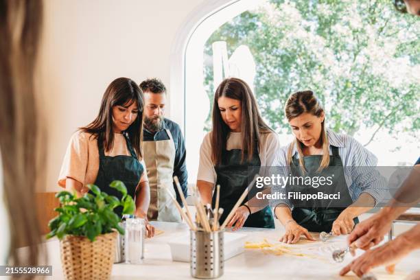 cooking class experience to learn how to make homemade pasta - cooking class stock pictures, royalty-free photos & images