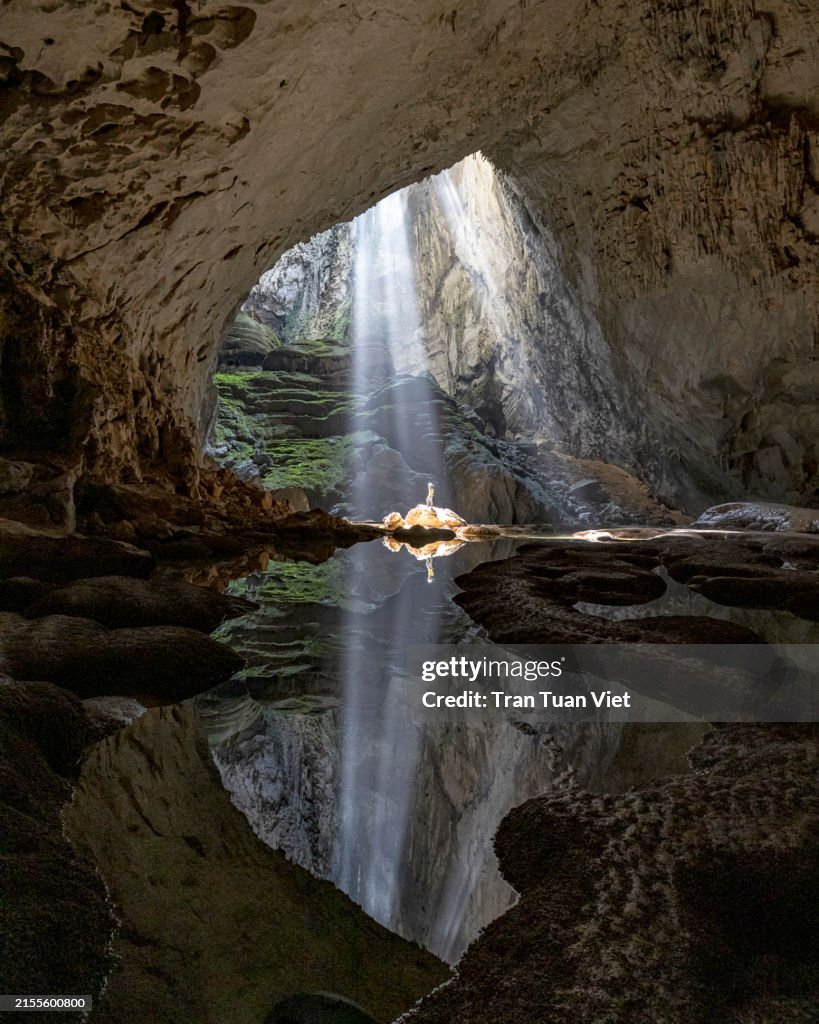 Hang Son Doong Cave - The largest cave in the world