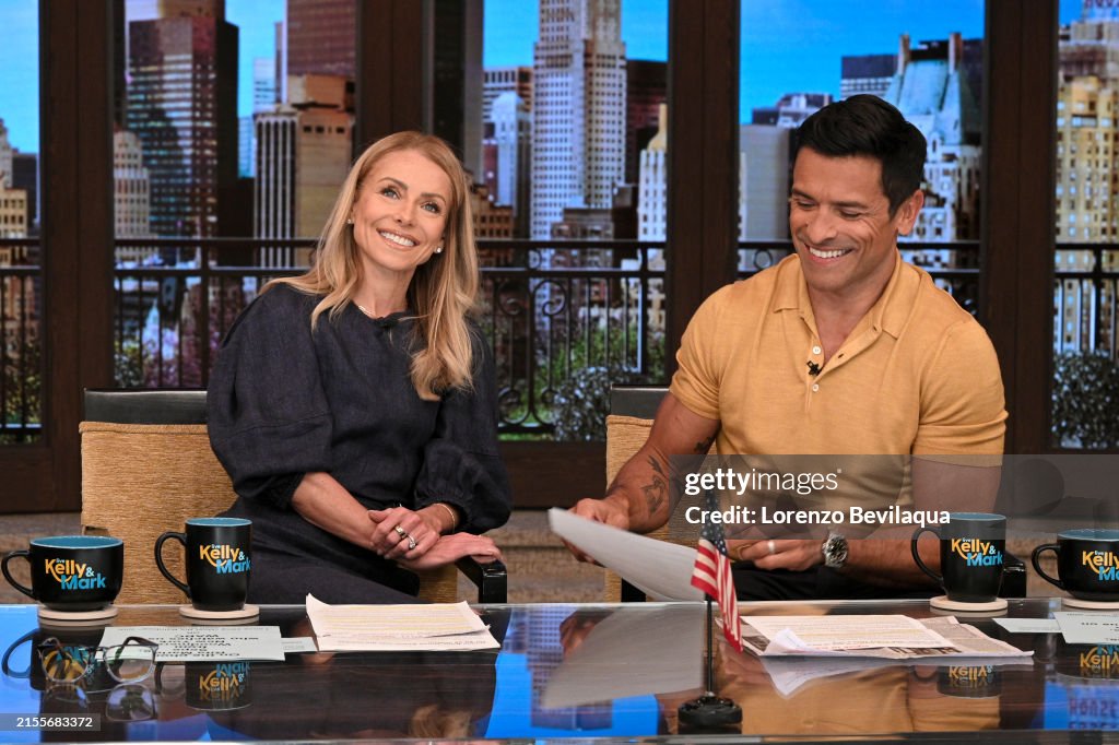 KELLY RIPA, MARK CONSUELOS
