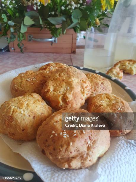 нomemade breakfast small bread rolls - wholegrain scones stock pictures, royalty-free photos & images