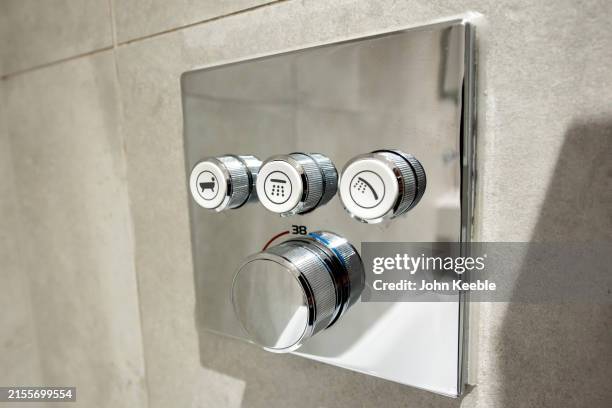 home interiors - termostato foto e immagini stock