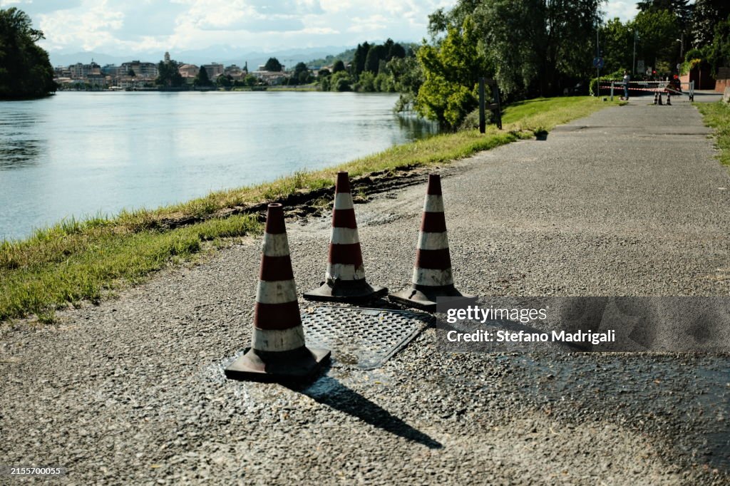 Road sign cones