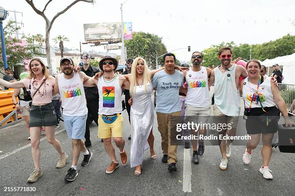 Abbie Cornish Dressed As Anna Nicole Smith And Kal Penn Representing abbie-cornish-dressed-as-anna-nicole-smith-and-kal-penn-representing