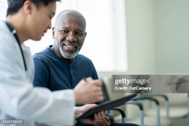 senior medical exam - kontroll bildbanksfoton och bilder