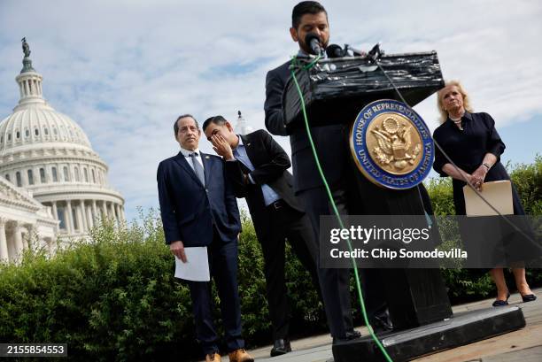 105 Robert Raskin Stock Photos, High-Res Pictures, and Images - Getty ...