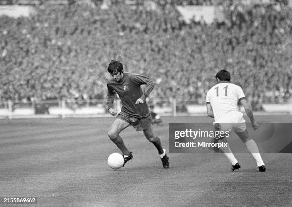 Manchester United vs Benfica 1968 European Cup Final action Manchester United vs Benfica 1968 European Cup Final action
