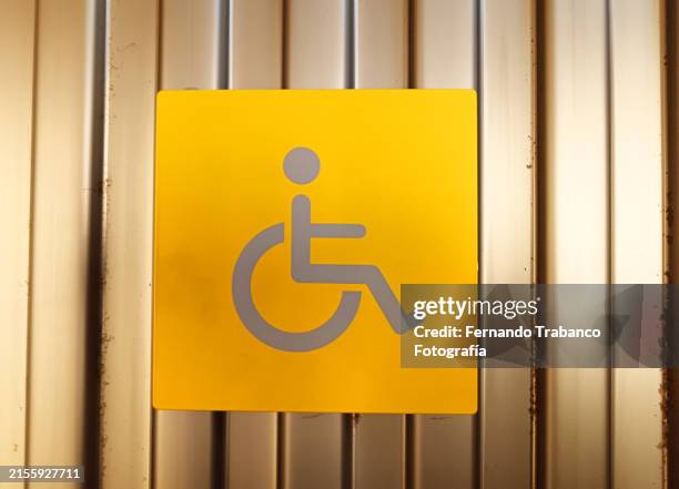 Handicapped Arabic Sign 367 Handicap Entrance Sign Stock Photos, High-Res Pictures, and Images ...