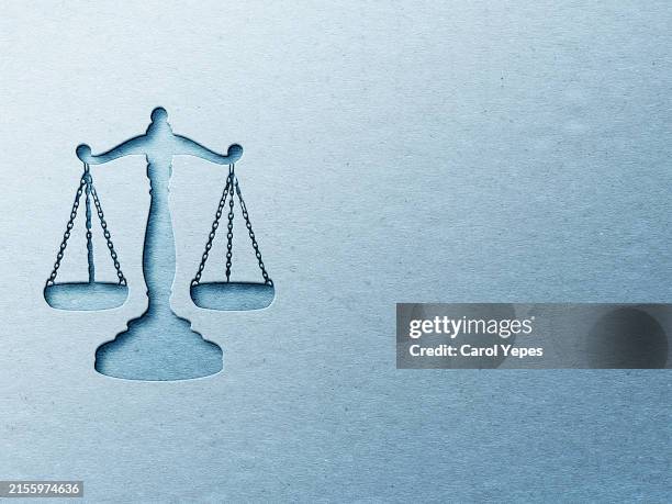 law scale - oordeel juridische procedure stockfoto's en -beelden