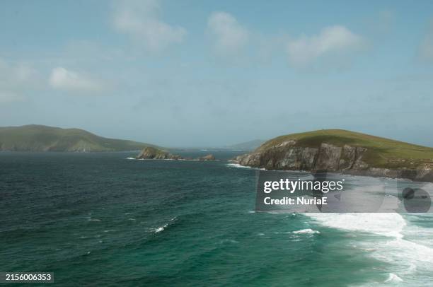 coastal cliffs, slea head drive on the wild atlantic way, dingle peninsula, county kerry, ireland - slea head stock pictures, royalty-free photos & images