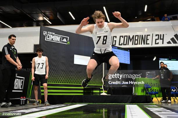 29 Standing Buffalo 78 Stock Photos, High-Res Pictures, and Images ...