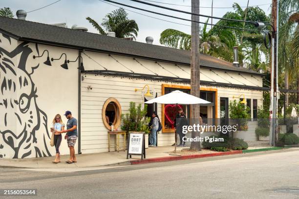 santa barbara california cool shops and art along the streets of the funk zone area - funk zone santa barbara stock pictures, royalty-free photos & images