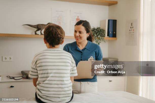 woman therapist with little boy - pathologist stock pictures, royalty-free photos & images