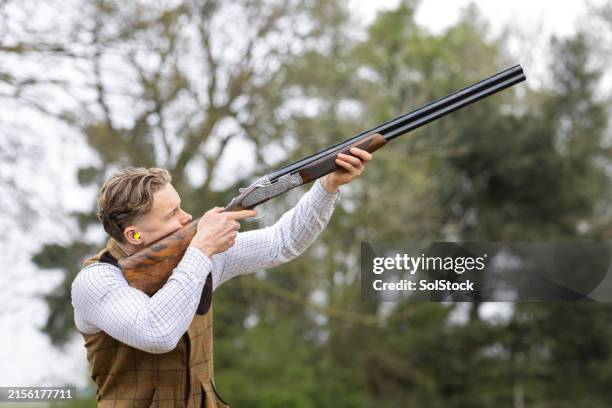 tiro e caccia - cacciare foto e immagini stock