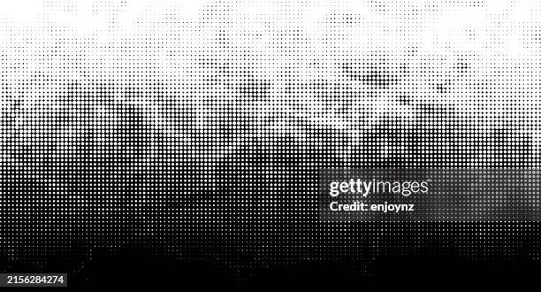 stockillustraties, clipart, cartoons en iconen met halftone gradient black dots pattern fade - vervagen