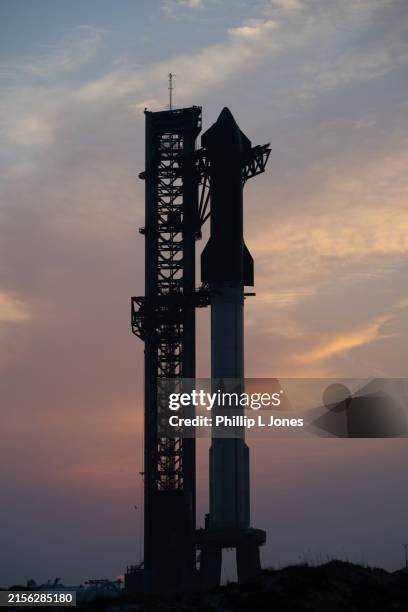 spacex starship rocket with sunset glow - launch pad stock pictures, royalty-free photos & images