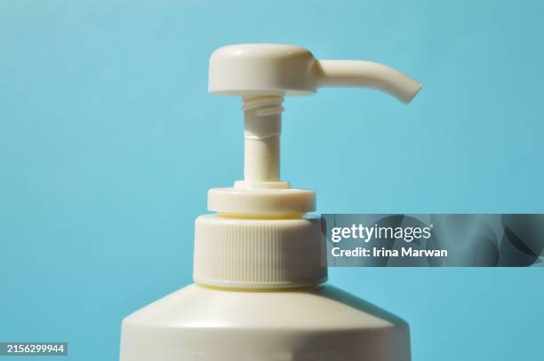 pet plastic pump bottle - soap dispenser stock pictures, royalty-free photos & images