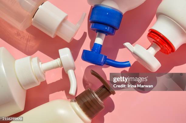 pet plastic pump bottle - schampo bildbanksfoton och bilder