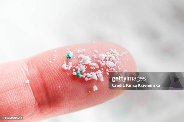 microplactic - mikroplastik stock-fotos und bilder