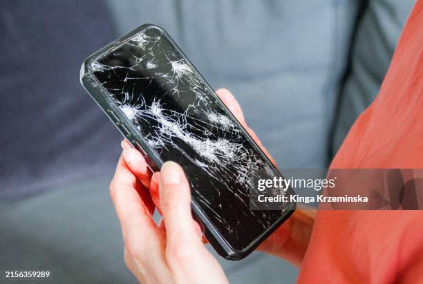 broken screen on the phone - rotto foto e immagini stock