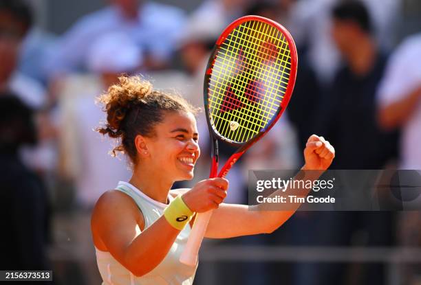 Jasmine Paolini of Italy celebrates winning match point against Mirra Andreeva during the Women's Singles Semi-Final match on Day 12 at Roland Garros...