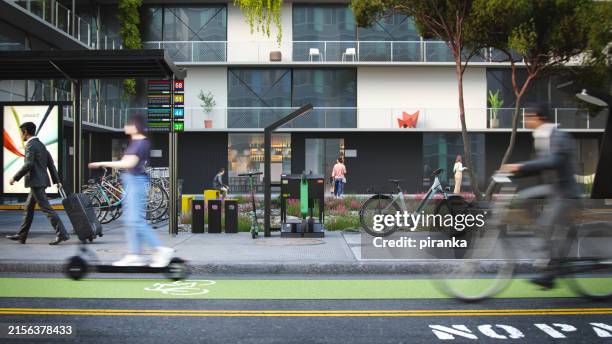 sustainable transportation - cidade inteligente imagens e fotografias de stock