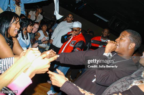 Club Celebration Rapper 1,352 Rapper Yung Photos & High Res Pictures - Getty Images
