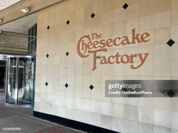 The Cheesecake Factory: A Mixed Q2 Industry Outlook (NASDAQ:CAKE)