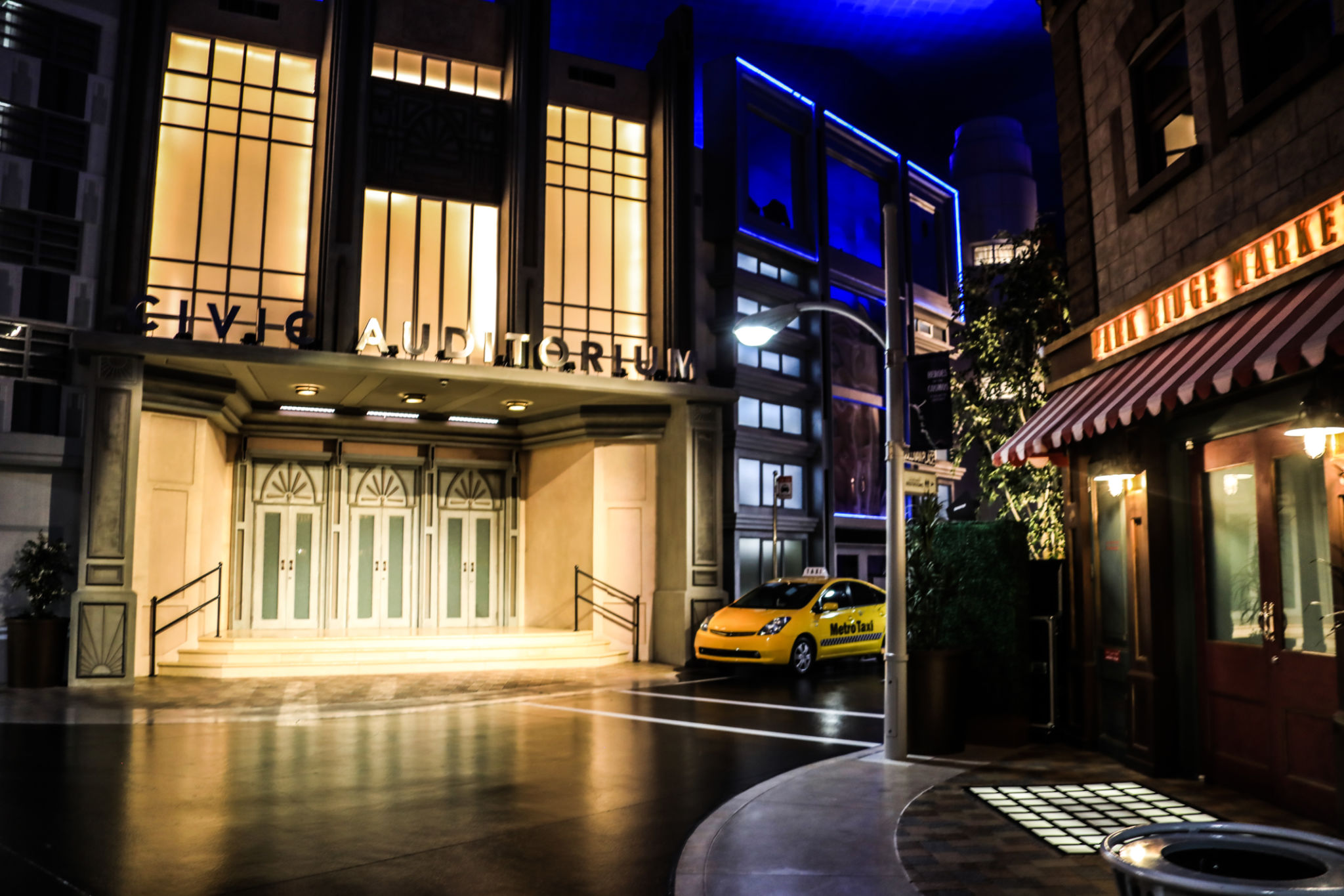 warner bros abu dhabi