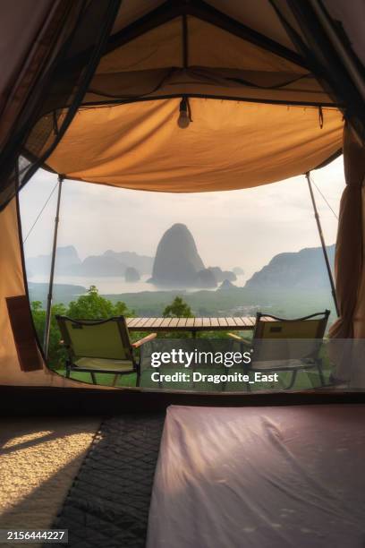 camping tent at samet nang she viewpoint with mountains in the andaman sea, phang nga, thailand. - provincia di phang nga foto e immagini stock