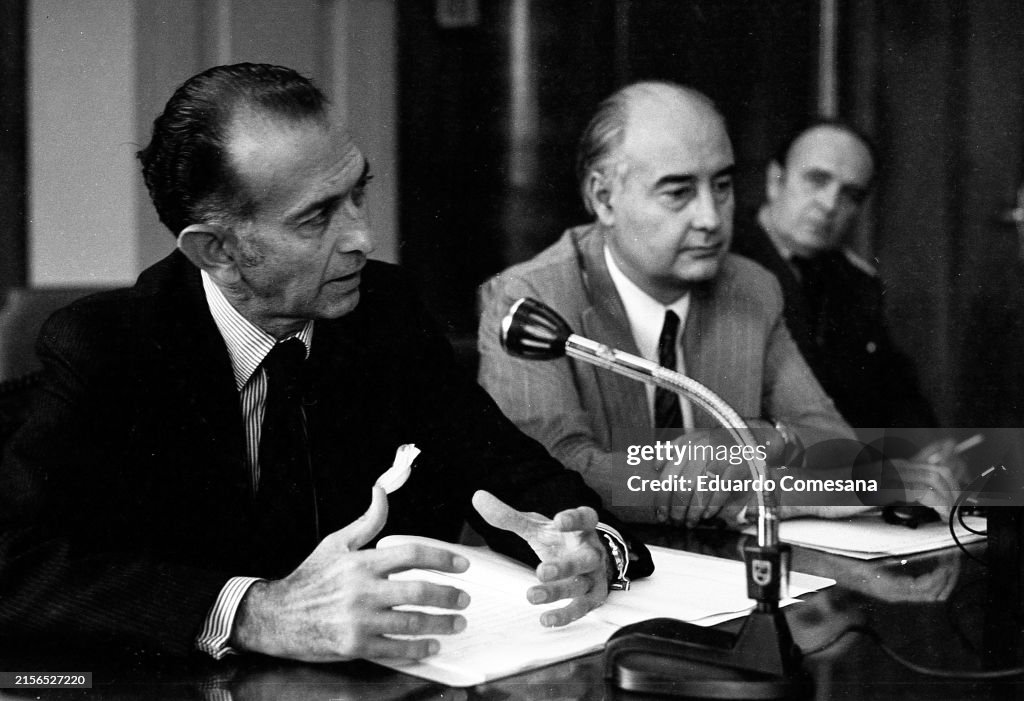 José Alfredo Martínez De Hoz & Juan Alemann At A Press Conference