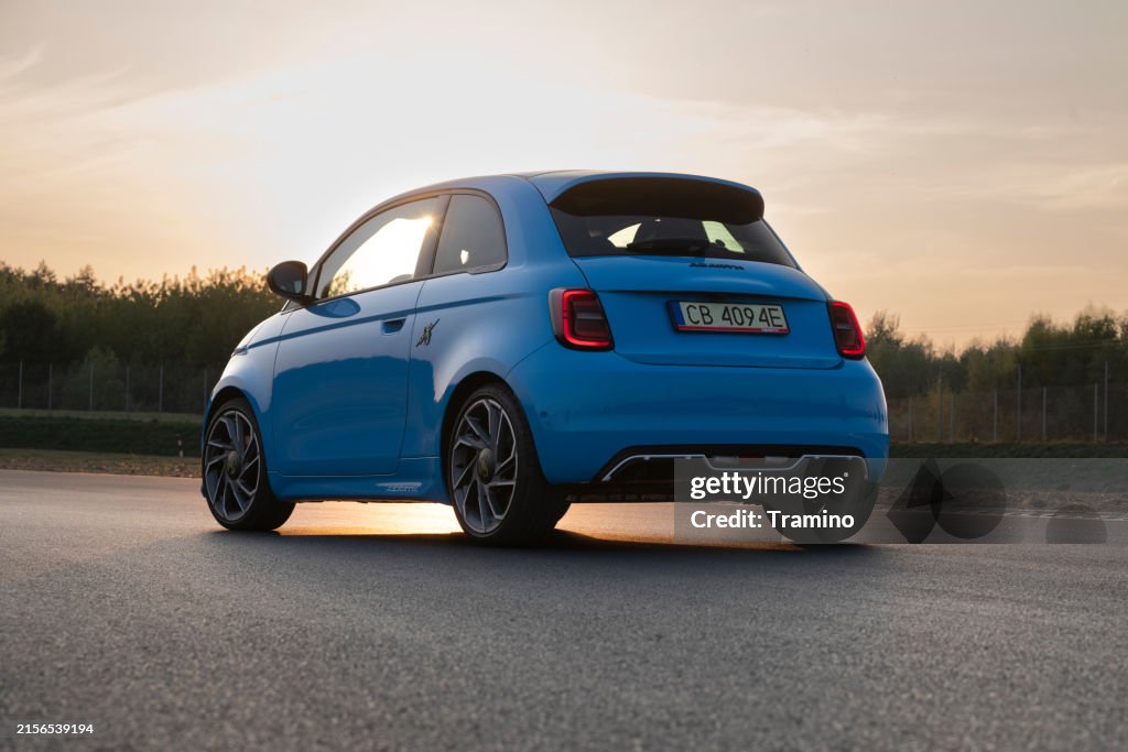 Abarth 500e auf der Straße