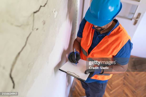 real estate property appraisal. - calidad fotografías e imágenes de stock