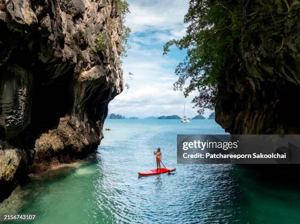 floating lagoon - océan indien photos et images de collection